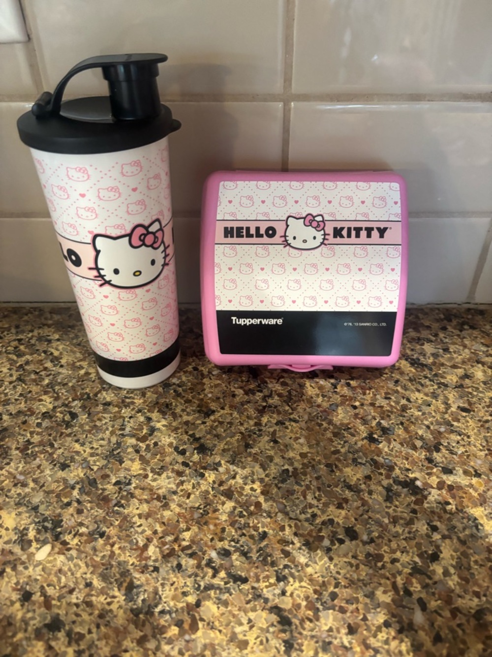 Hello Kitty Tupperware branded lunch set
